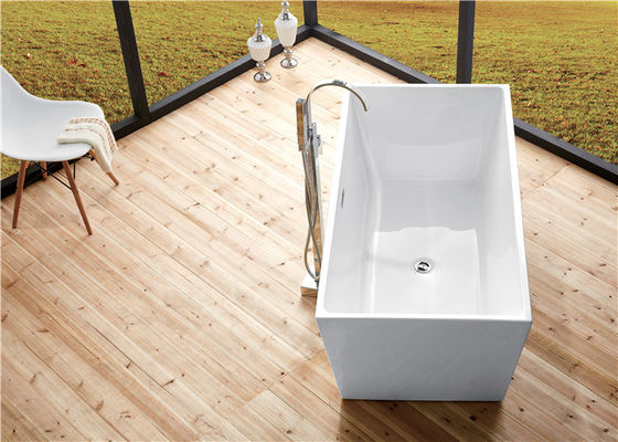 Fiberglas-freistehende rechteckige Wanne, moderner Stand-alleinwanne im kleinen Badezimmer fournisseur