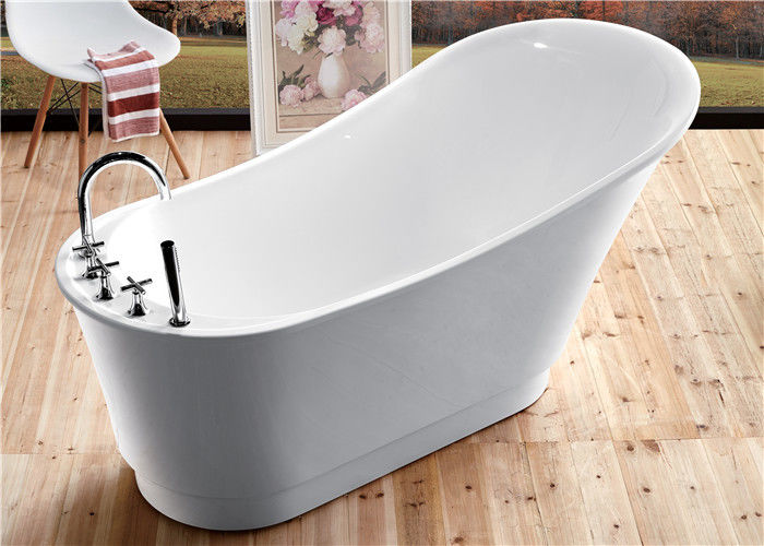 Klassisches Harz-Acryl-freie stehende Badewanne mit dem Hahn ovalgeschnitten fournisseur